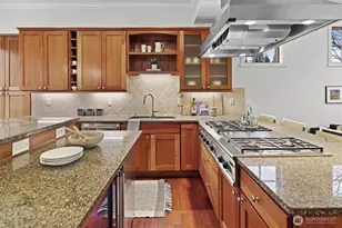 3710 NE 41st St, Seattle, WA 98105 - Photo 11