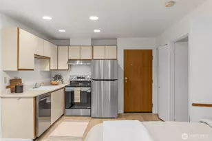 211 Summit Ave E, Seattle, WA 98102 - Photo 17