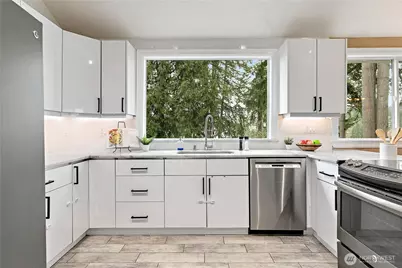 7643 129th Avenue SE, Newcastle, WA 98056 - Photo 3