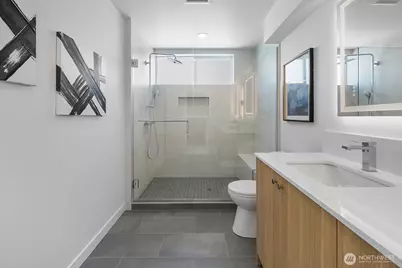 8831 C Wallingford Avenue N, Seattle, WA 98103 - Photo 13