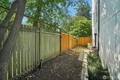 8020 17th Avenue NW, Seattle, WA 98117 - Photo 25