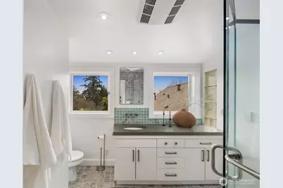 2413 Warren Ave N, Seattle, WA 98109 - Photo 23