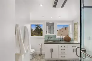 2413 Warren Ave N, Seattle, WA 98109 - Photo 23