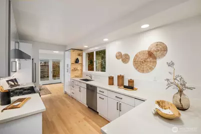 2413 Warren Ave N, Seattle, WA 98109 - Photo 9