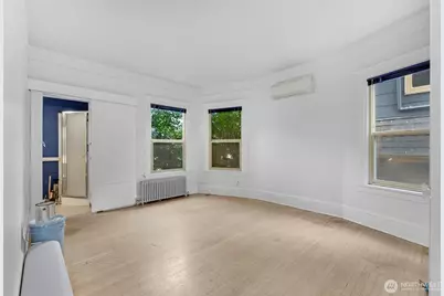 708 Warren Avenue N, Seattle, WA 98109 - Photo 11