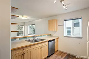 10511 Midvale Ave N, Seattle, WA 98133 - Photo 5