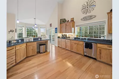 12811 Kapowsin Highlands Drive E, Graham, WA 98338 - Photo 9