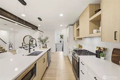 9011 36th Avenue SW, Seattle, WA 98126 - Photo 9