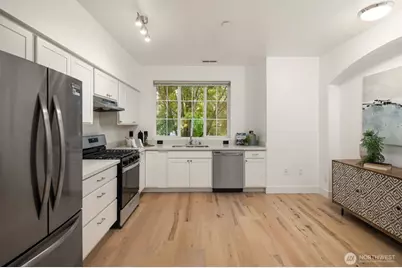 18247 NE 96th Way #104, Redmond, WA 98052 - Photo 5