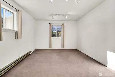 10742 Lakeside Avenue NE, Seattle, WA 98125 - Photo 13