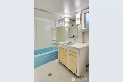 10742 Lakeside Avenue NE, Seattle, WA 98125 - Photo 31