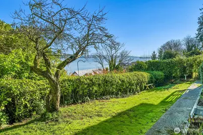 10742 Lakeside Avenue NE, Seattle, WA 98125 - Photo 23