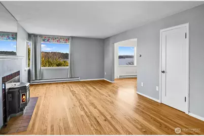 10742 Lakeside Avenue NE, Seattle, WA 98125 - Photo 5