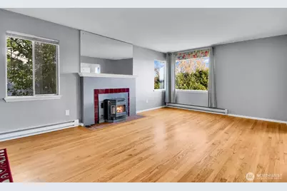 10742 Lakeside Avenue NE, Seattle, WA 98125 - Photo 3