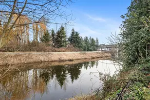 11510 E Riverside Dr, Bothell, WA 98011 - Photo 27