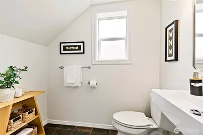 1913 E Spruce Street, Seattle, WA 98122 - Photo 15