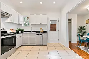 1913 E Spruce St, Seattle, WA 98122 - Photo 7