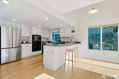 2401 N 65th Street, Seattle, WA 98103 - Photo 11