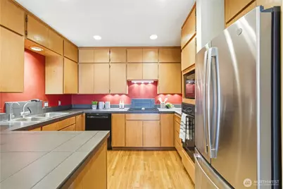 620 W Mercer Place #2B, Seattle, WA 98119 - Photo 13