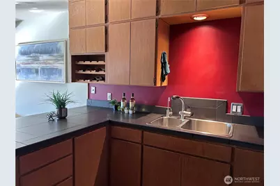 620 W Mercer Place #2B, Seattle, WA 98119 - Photo 11