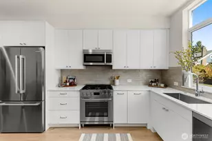 8333 H 12th Ave NW, Seattle, WA 98117 - Photo 9