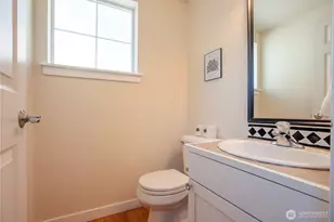 118 N 104th St, Seattle, WA 98133 - Photo 17