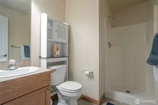 118 N 104th St, Seattle, WA 98133 - Photo 29