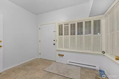 708 Warren Avenue N, Seattle, WA 98109 - Photo 35