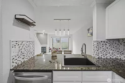 8013 NE 177th Ct #402, Kenmore, WA 98028 - Photo 5