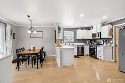 8209 209th Avenue Ct E, Bonney Lake, WA 98391 - Photo 7