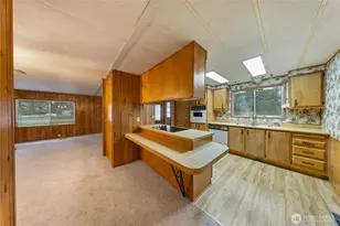 802 Hazzle Ct, Coupeville, WA 98239 - Photo 13