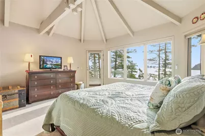 736 Tillamuk Drive, La Conner, WA 98257 - Photo 15