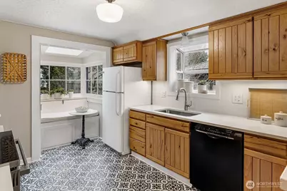 8060 Dibble Avenue NW, Seattle, WA 98117 - Photo 11