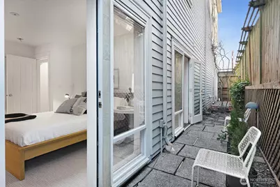 410 Malden Avenue E #B, Seattle, WA 98112 - Photo 25