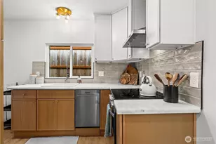 1604 NW 70th St, Seattle, WA 98117 - Photo 9