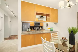 300 110th Ave NE, Bellevue, WA 98004 - Photo 11