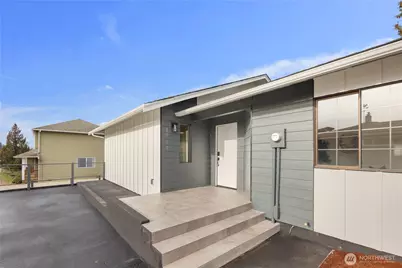 1717 NE Edmonds Ave, Renton, WA 98056 - Photo 3