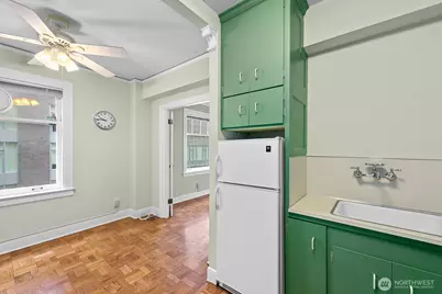 1017 Minor Avenue #901, Seattle, WA 98104 - Photo 13