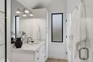 2806 W Dravus St, Seattle, WA 98199 - Photo 17