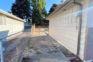 621 SW 132nd St, Burien, WA 98146 - Photo 23