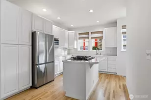 619 Federal Ave E, Seattle, WA 98102 - Photo 11