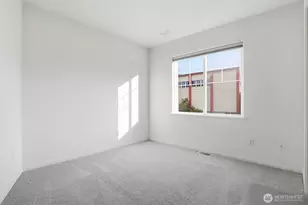 619 Federal Ave E, Seattle, WA 98102 - Photo 23