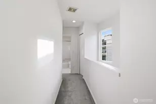 619 Federal Ave E, Seattle, WA 98102 - Photo 21