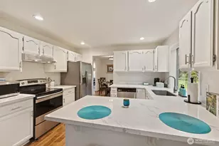 2710 NE 105th St, Seattle, WA 98125 - Photo 11