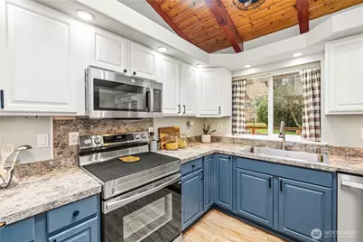 5503 E Collins Road, Port Orchard, WA 98366 - Photo 11