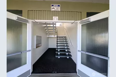 520 Maple Street #204, Edmonds, WA 98020 - Photo 3