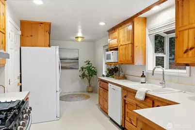 9109 221st Street SW, Edmonds, WA 98026 - Photo 11