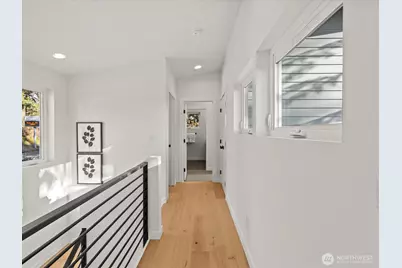 12834 Ashworth Avenue N, Seattle, WA 98133 - Photo 19