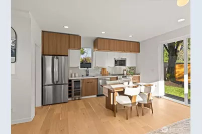 12834 Ashworth Avenue N, Seattle, WA 98133 - Photo 9