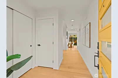 12834 Ashworth Avenue N, Seattle, WA 98133 - Photo 3